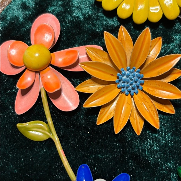 Bundle of 11 vintage flower brooches & earrings - Picture 13 of 14